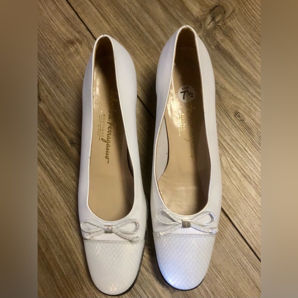 Salvatore Ferragamo White Heels with Bow Detail